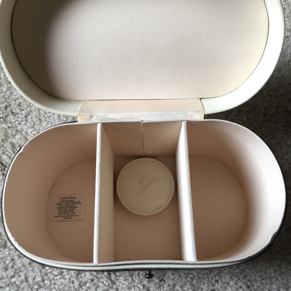 Calvin Klein Storage Case - Picture 2 of 5